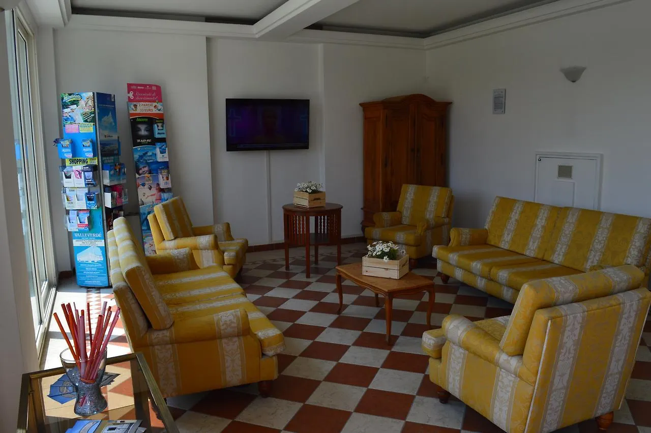 Residenza Villa Margherita Rimini 3*,